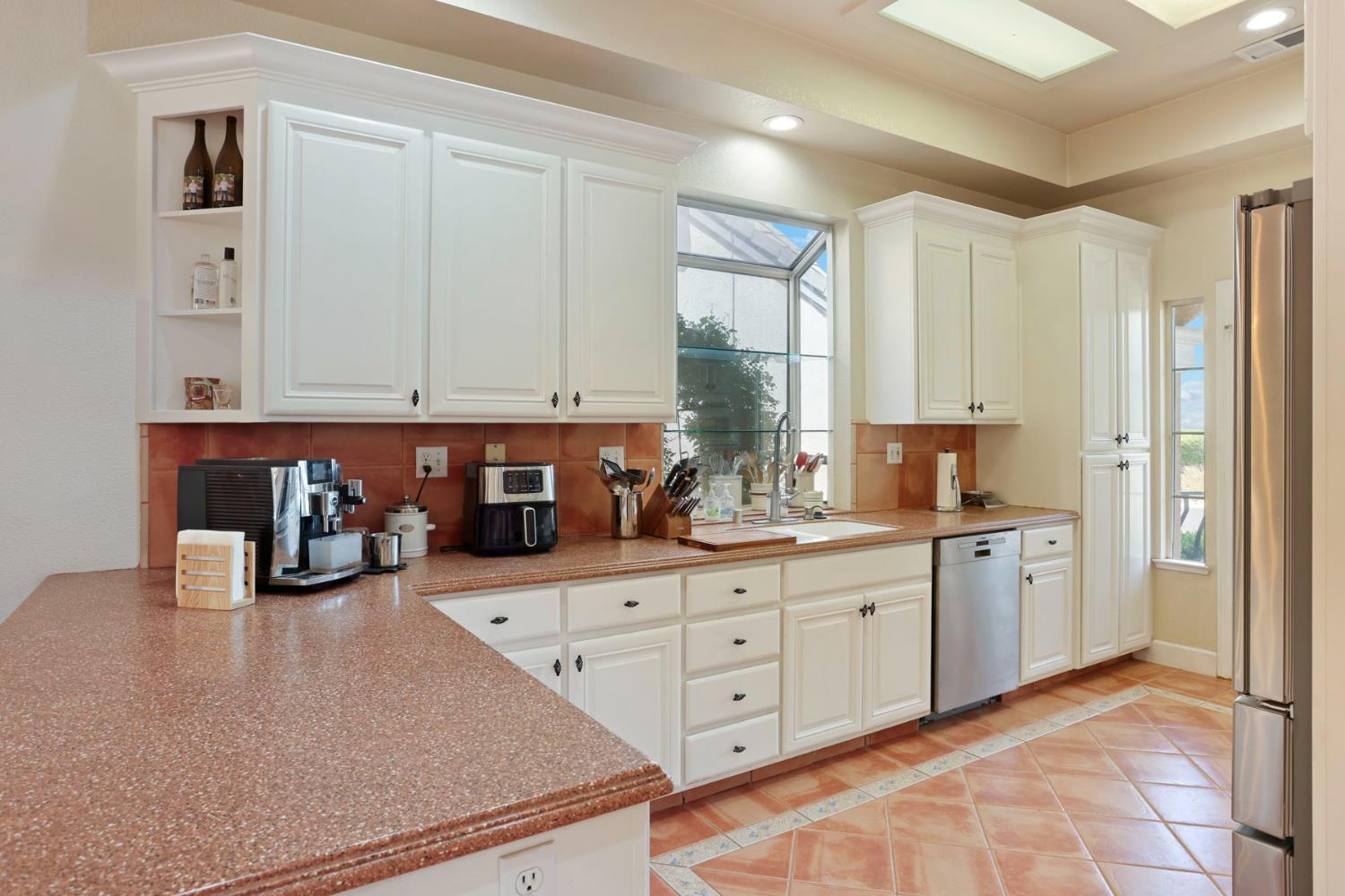 3220 New London Ln, Modesto, CA 95355