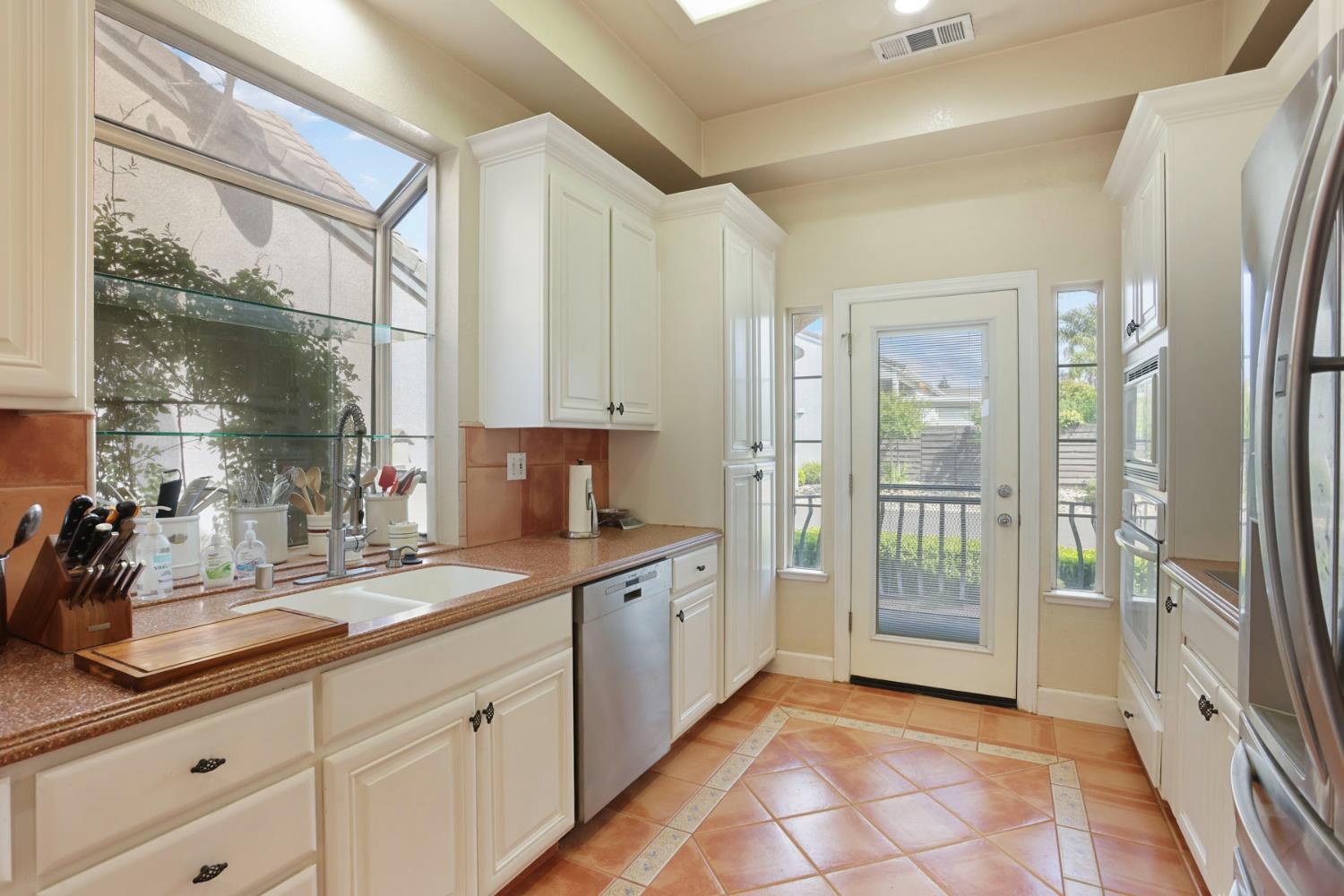 3220 New London Ln, Modesto, CA 95355