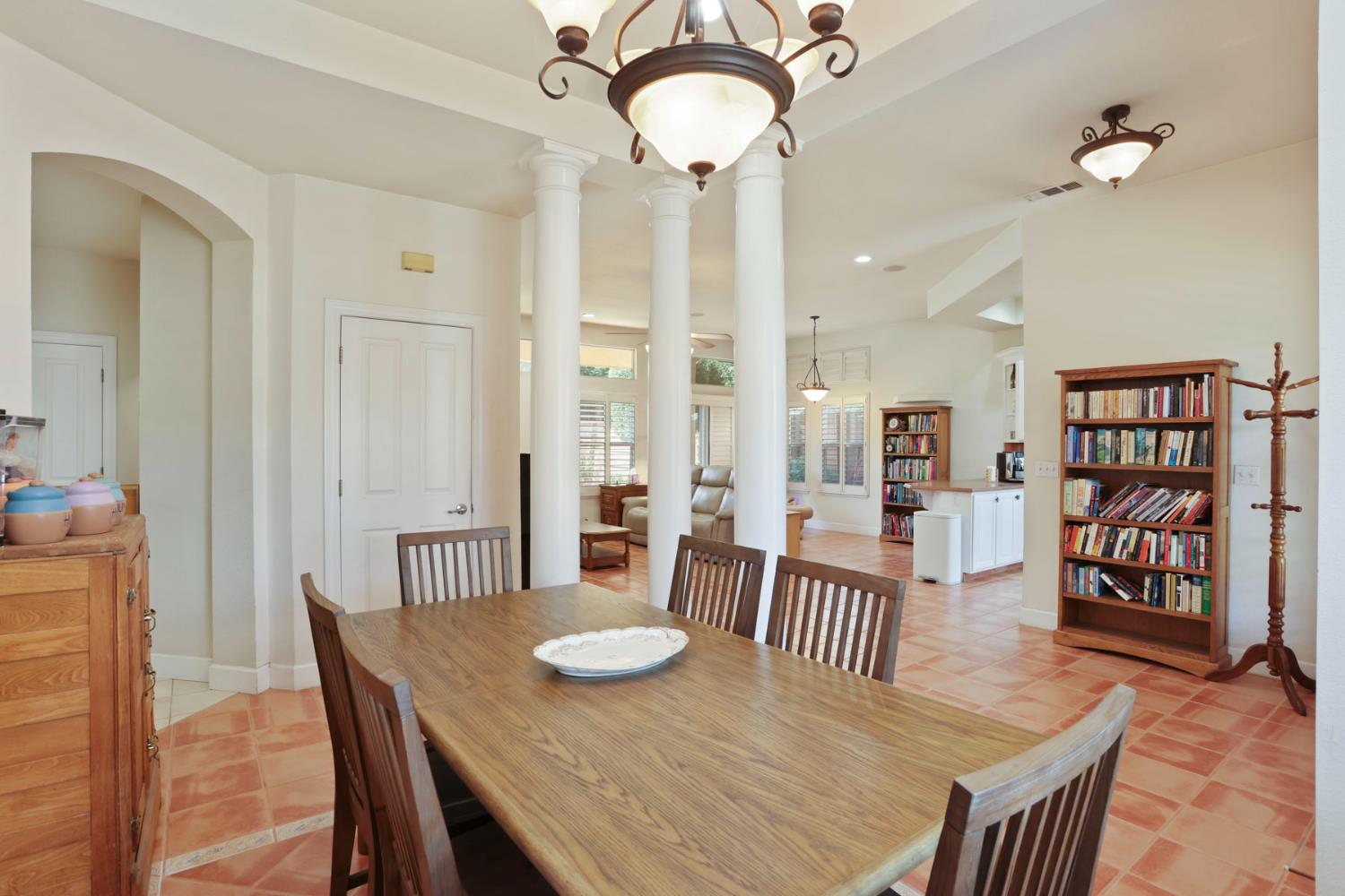 3220 New London Ln, Modesto, CA 95355