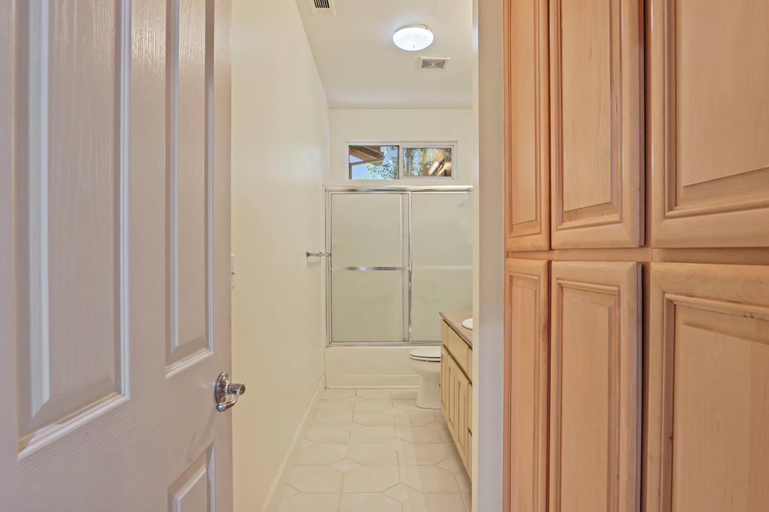 3220 New London Ln, Modesto, CA 95355