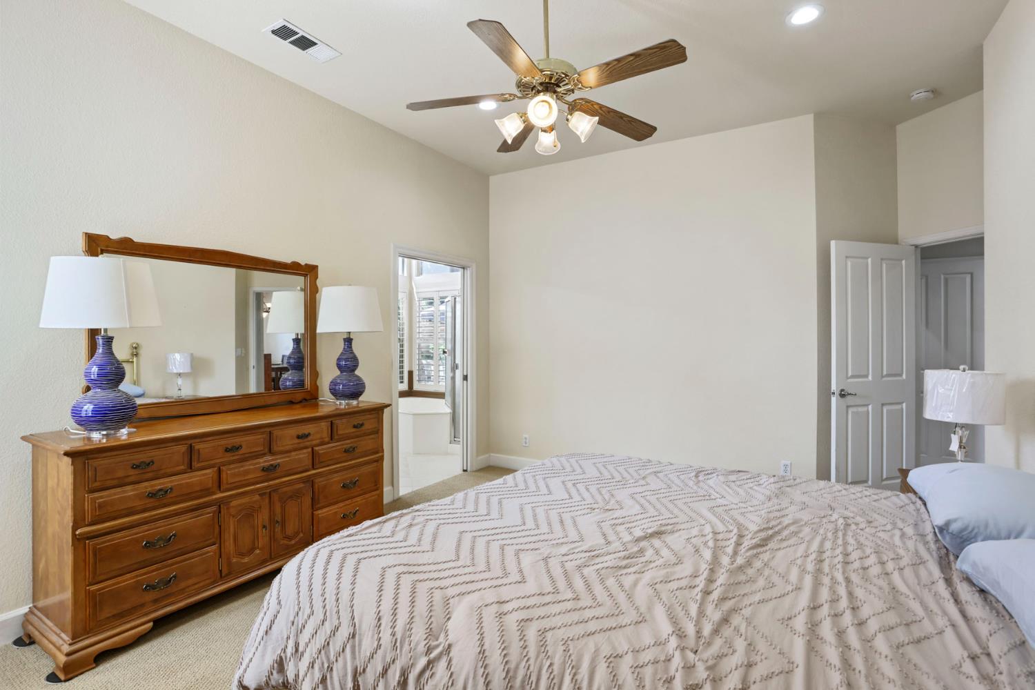 3220 New London Ln, Modesto, CA 95355