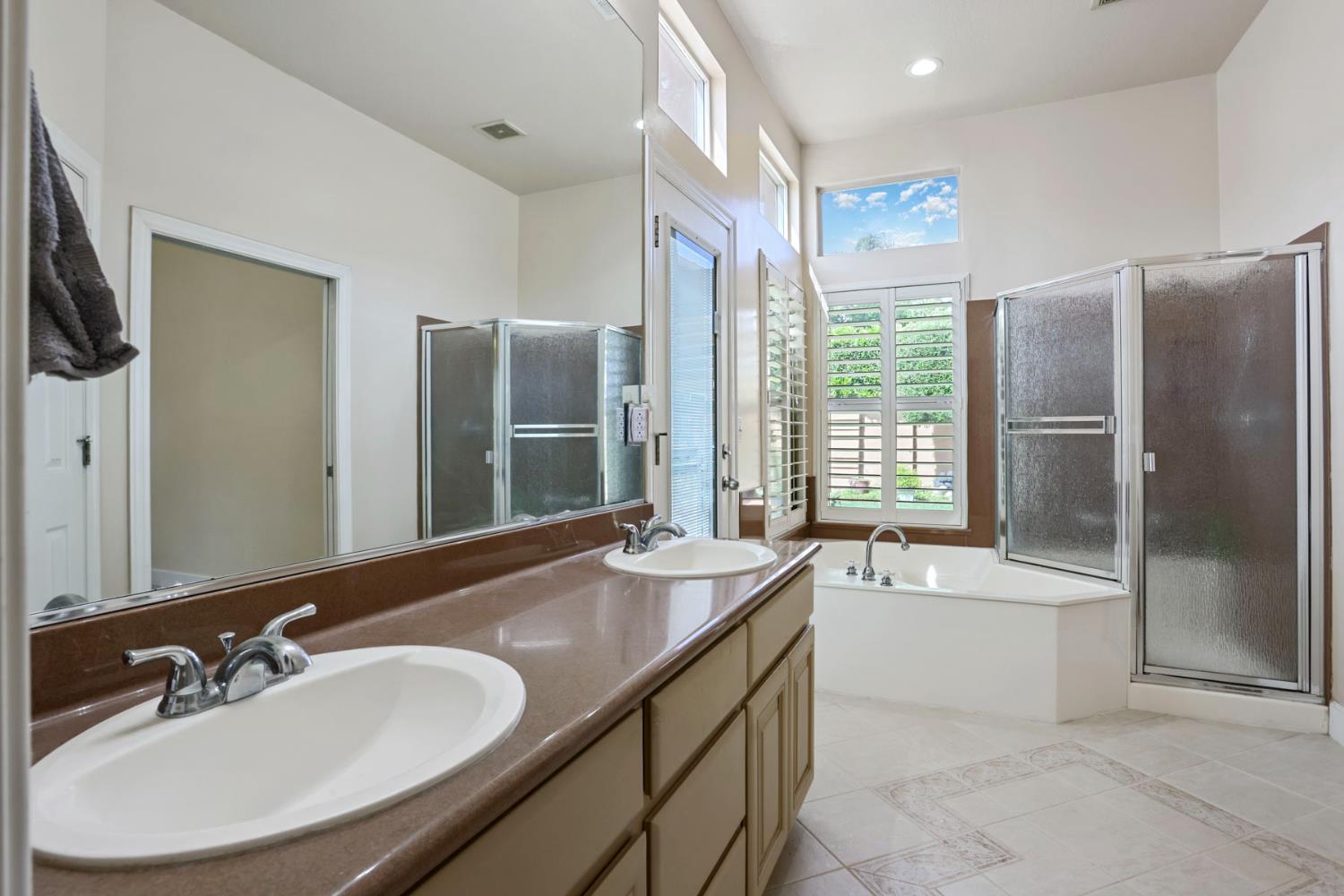 3220 New London Ln, Modesto, CA 95355