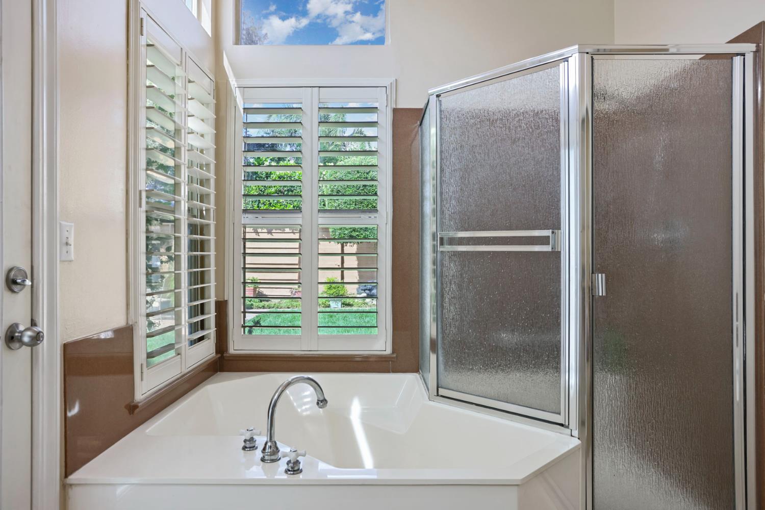 3220 New London Ln, Modesto, CA 95355