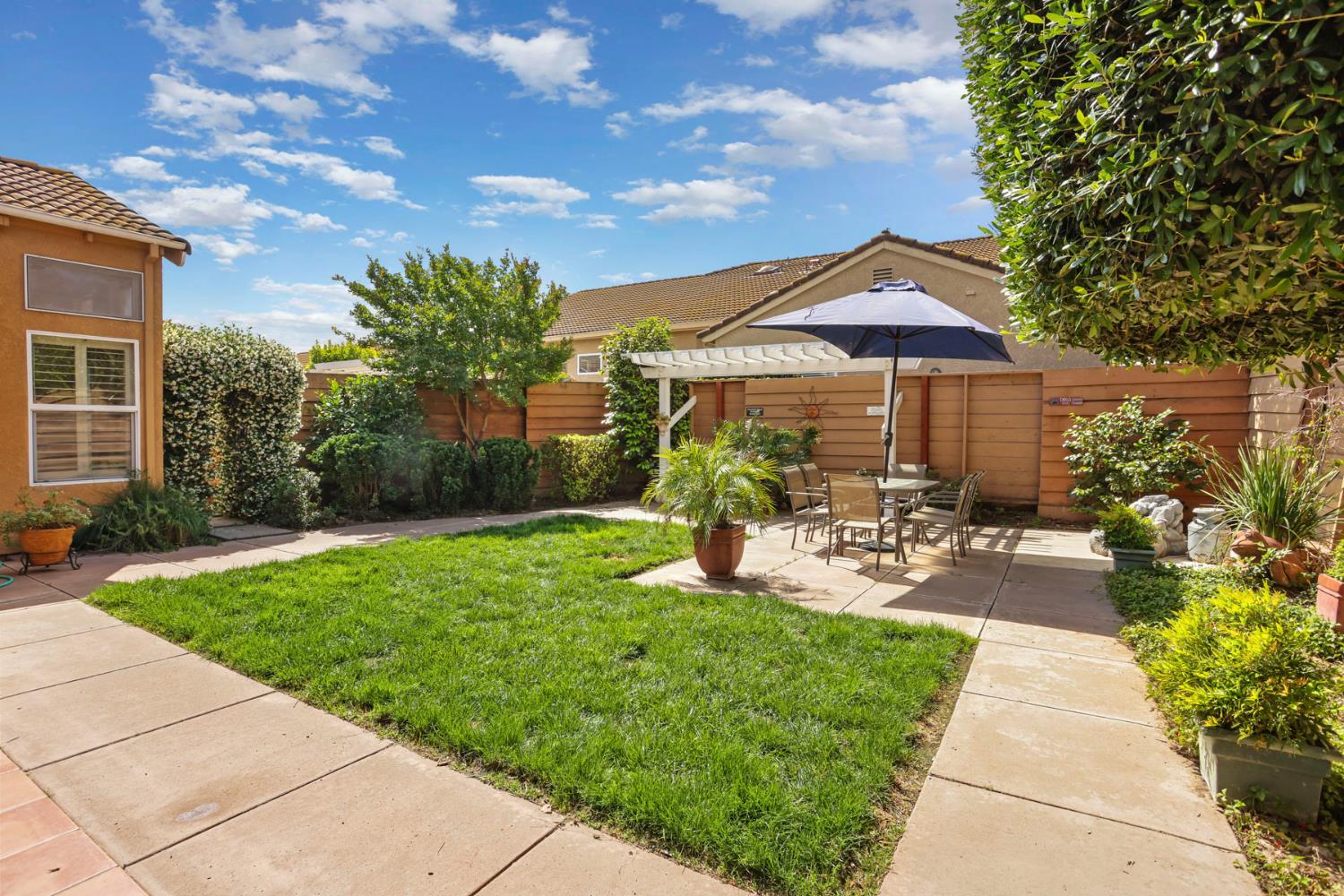 3220 New London Ln, Modesto, CA 95355
