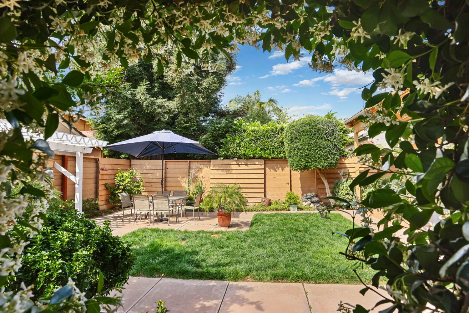 3220 New London Ln, Modesto, CA 95355