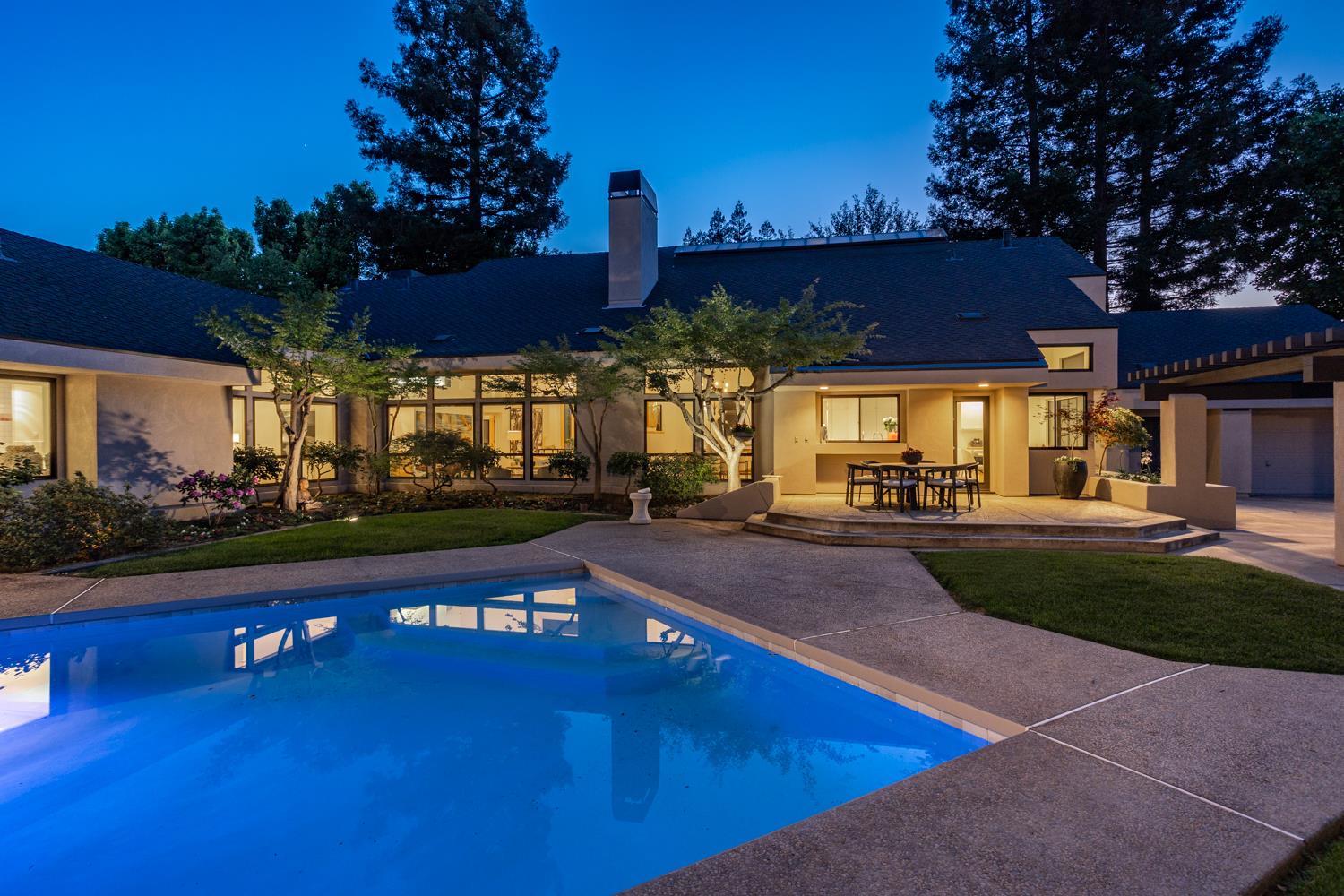 7306 Hillcrest Dr, Modesto, CA 95356