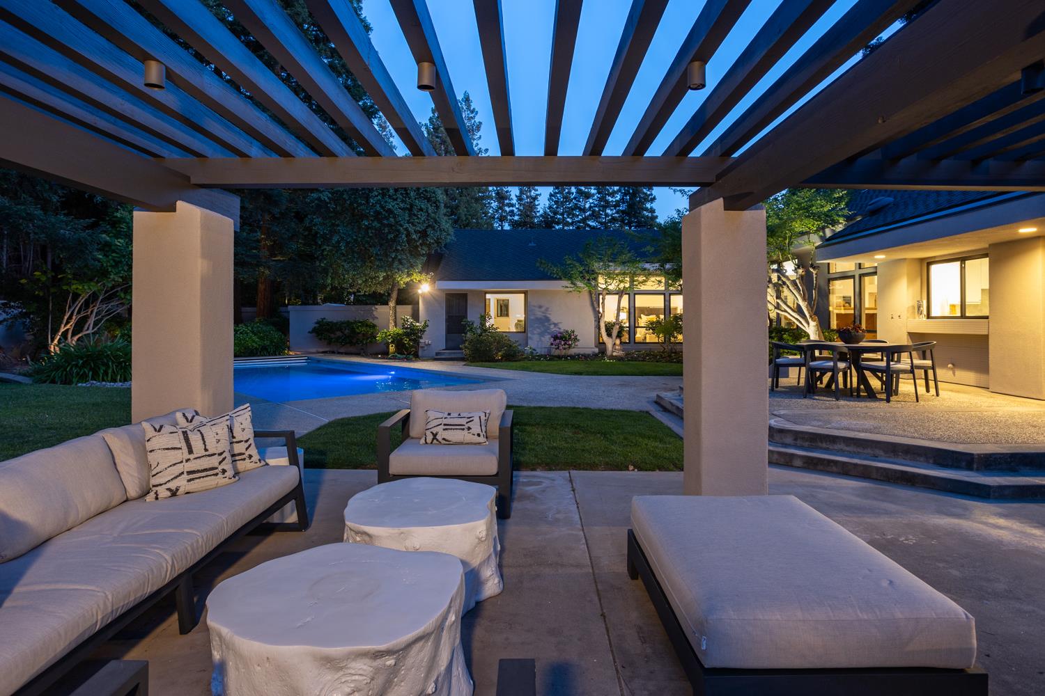 7306 Hillcrest Dr, Modesto, CA 95356