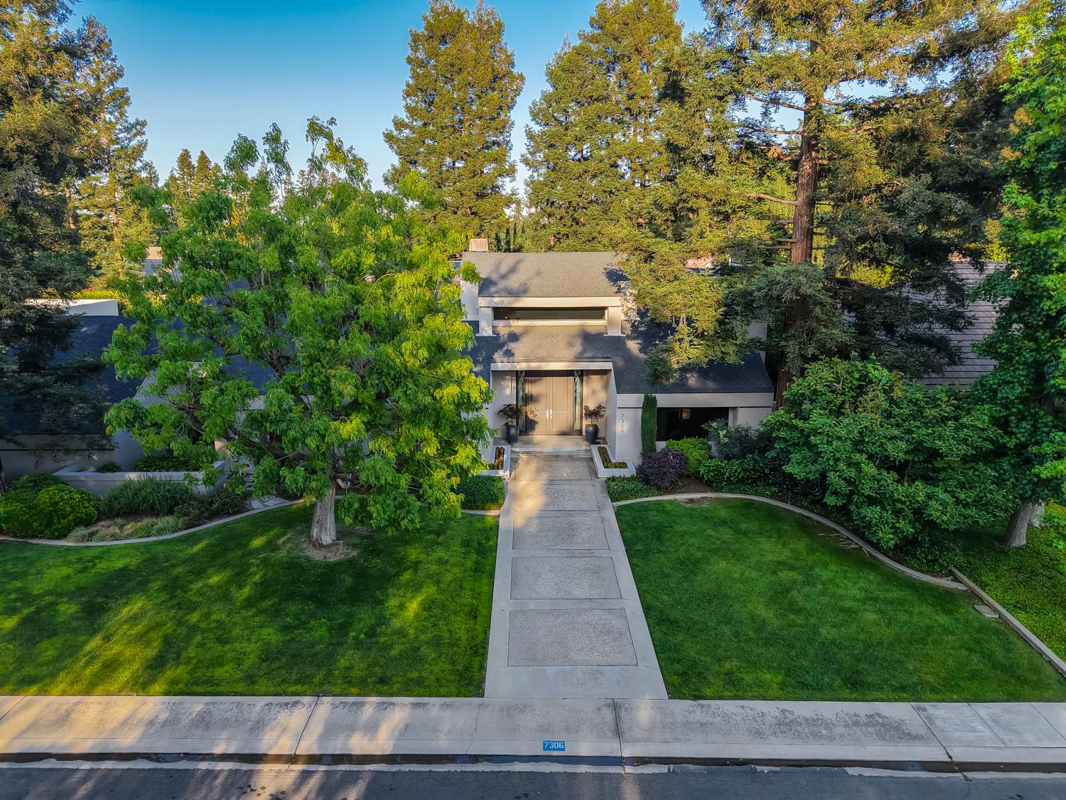 7306 Hillcrest Dr, Modesto, CA 95356