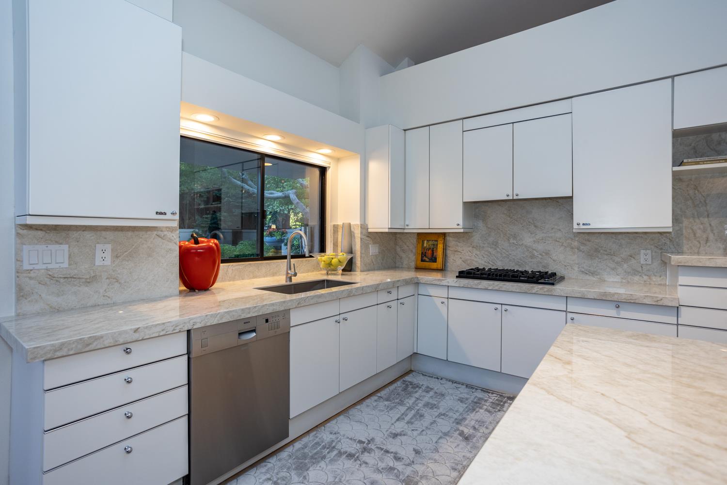 7306 Hillcrest Dr, Modesto, CA 95356