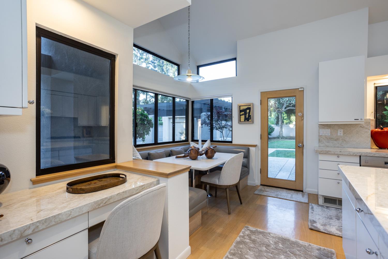 7306 Hillcrest Dr, Modesto, CA 95356