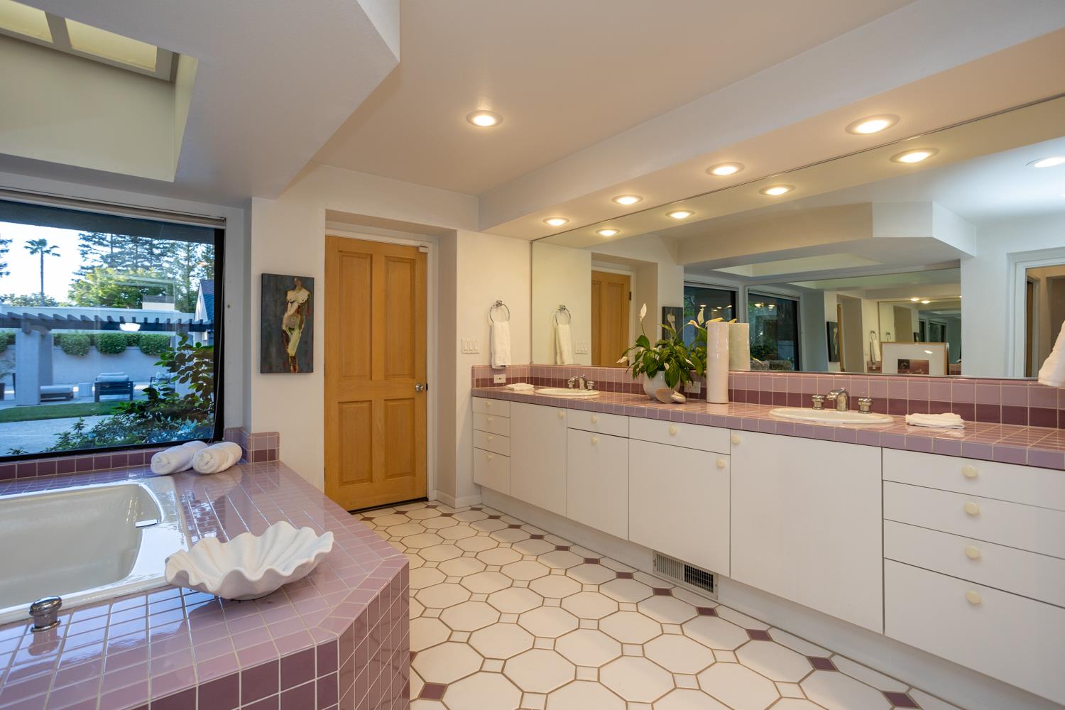 7306 Hillcrest Dr, Modesto, CA 95356