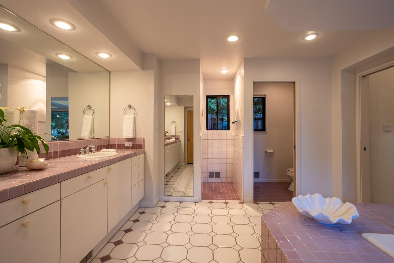 7306 Hillcrest Dr, Modesto, CA 95356