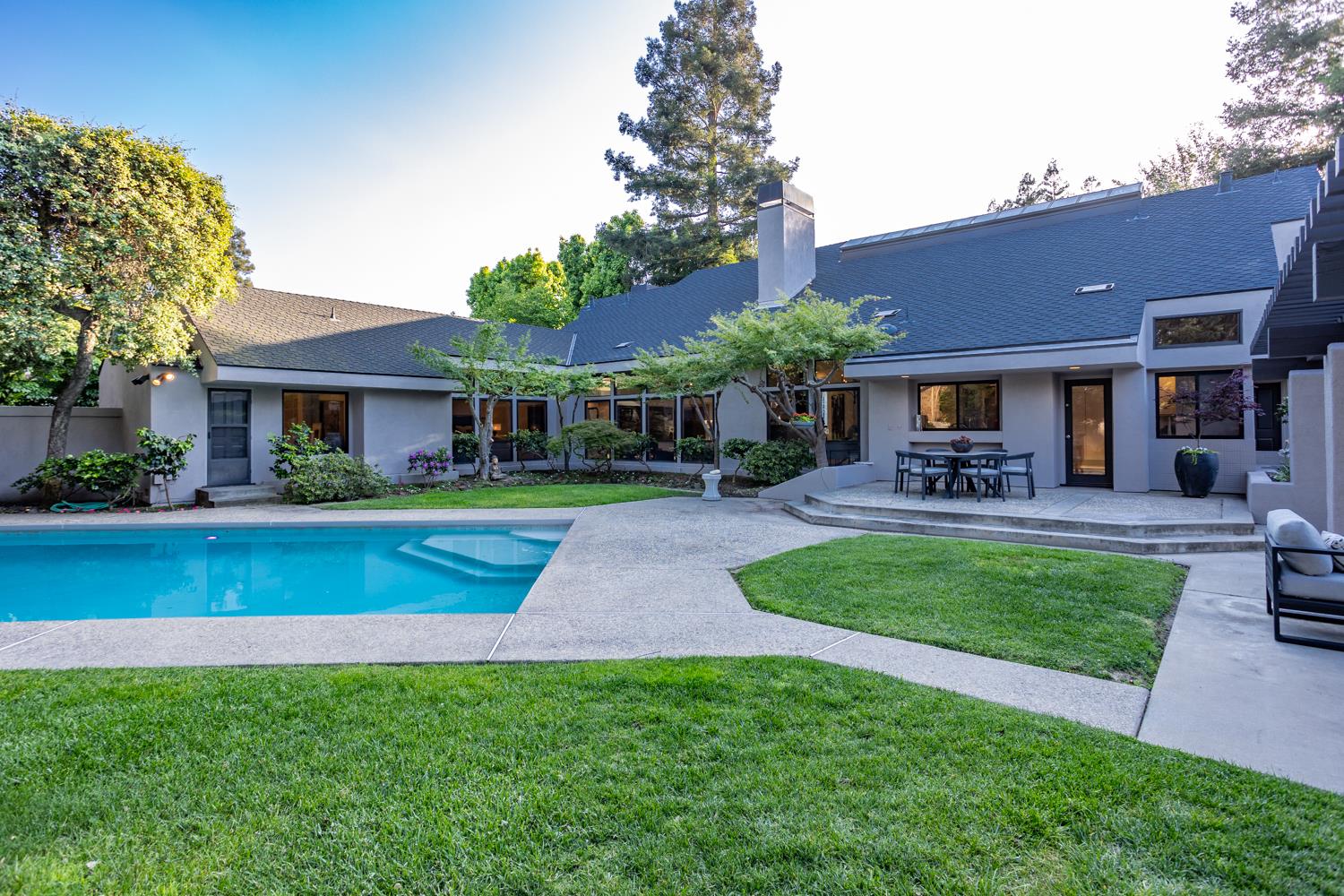 7306 Hillcrest Dr, Modesto, CA 95356