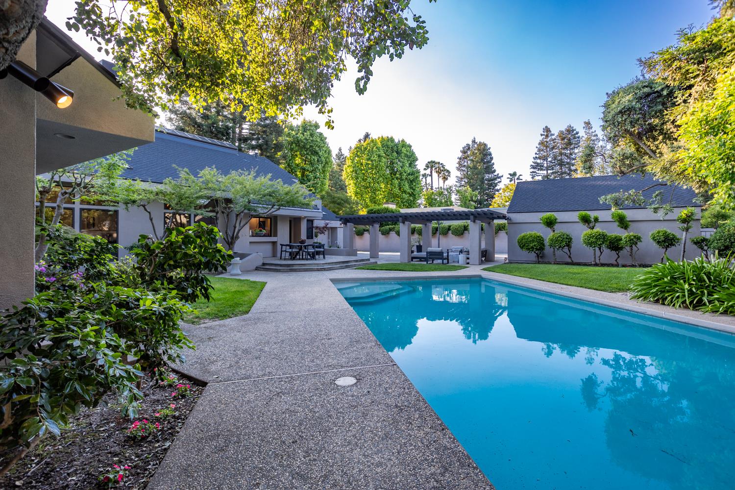 7306 Hillcrest Dr, Modesto, CA 95356