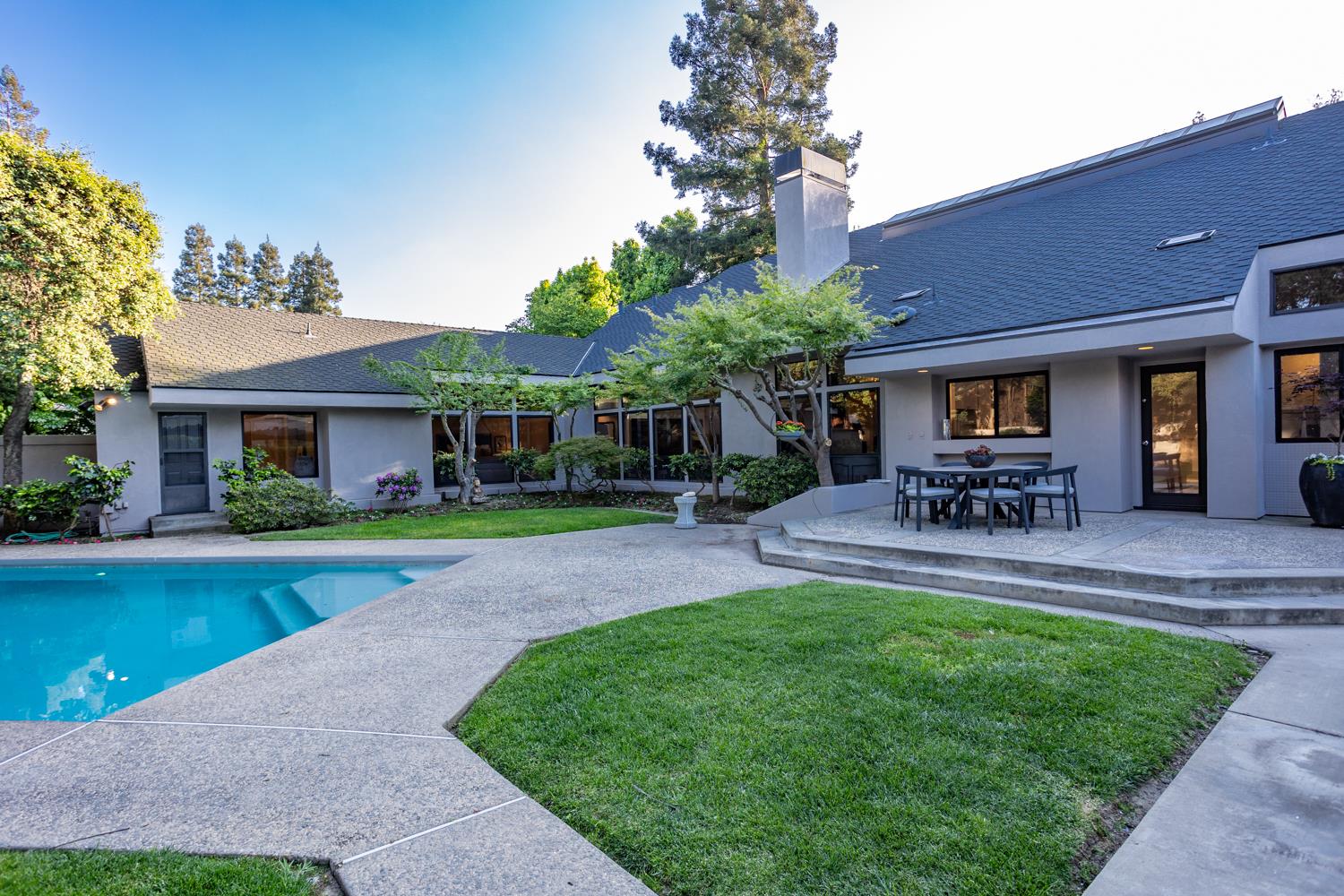7306 Hillcrest Dr, Modesto, CA 95356