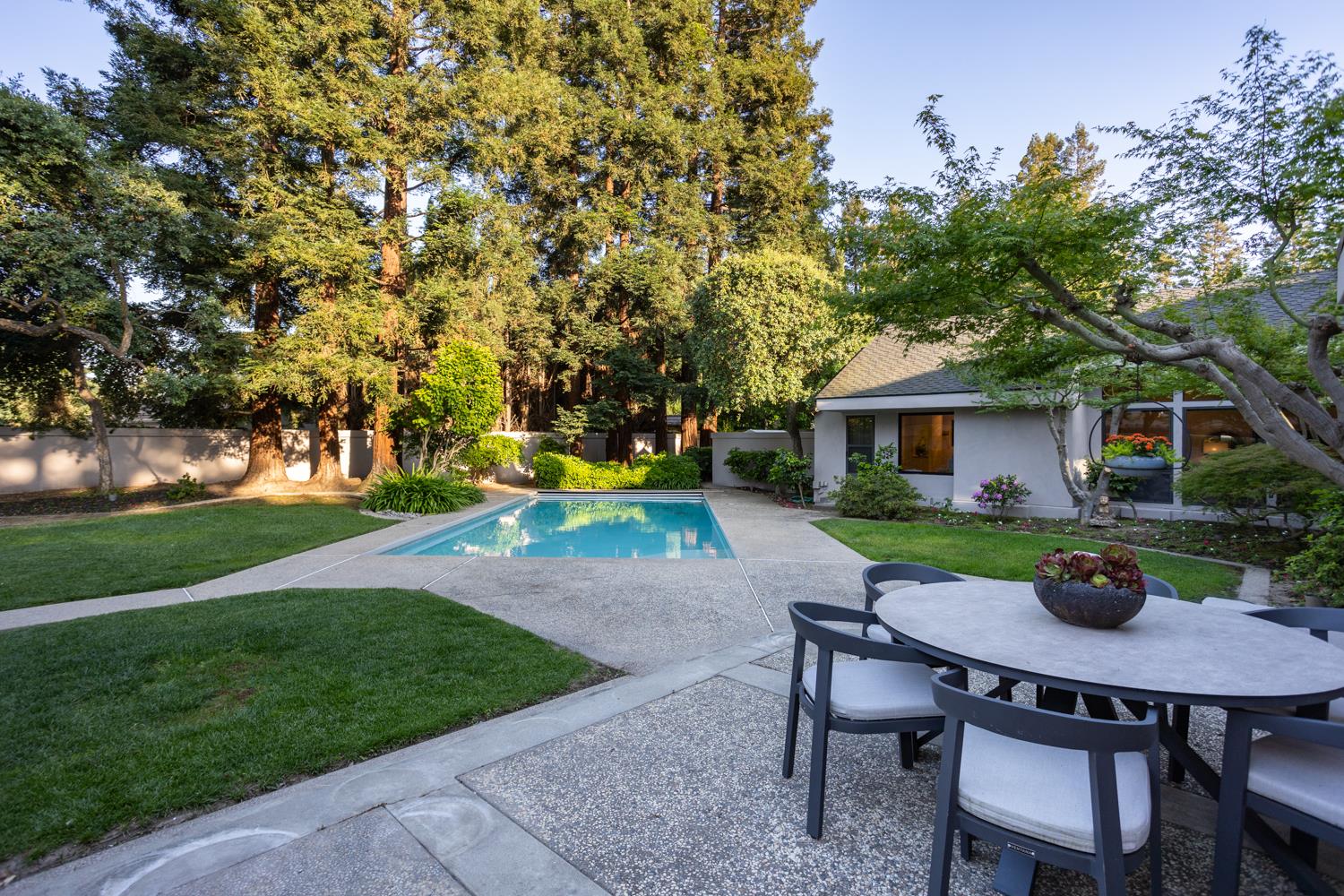 7306 Hillcrest Dr, Modesto, CA 95356
