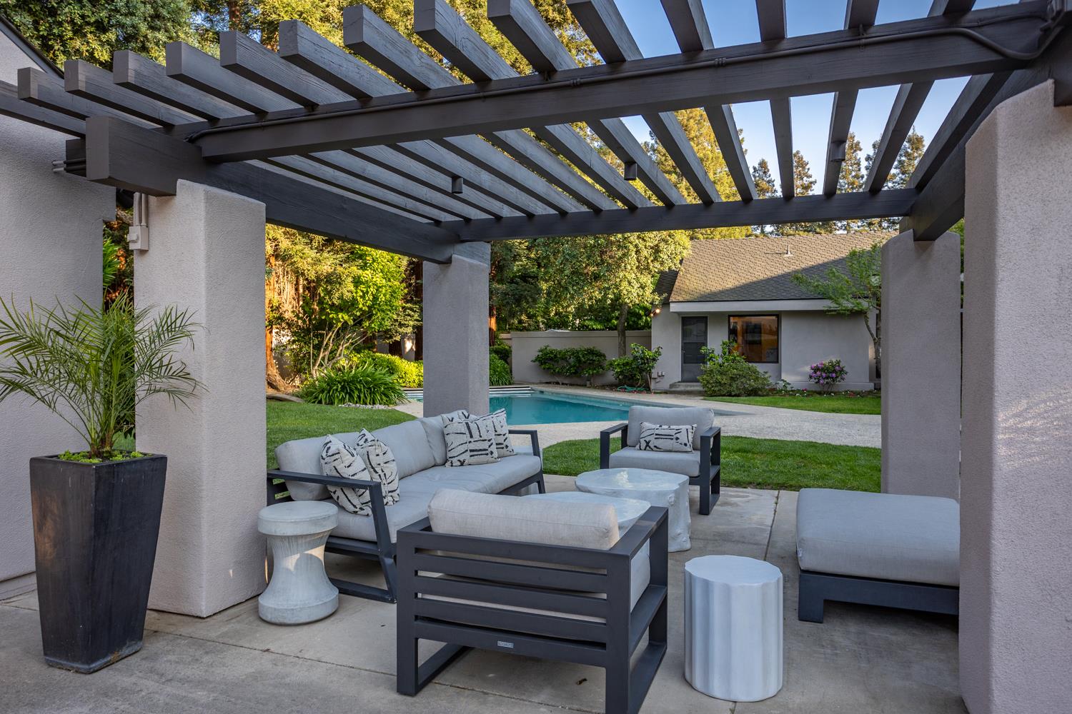 7306 Hillcrest Dr, Modesto, CA 95356