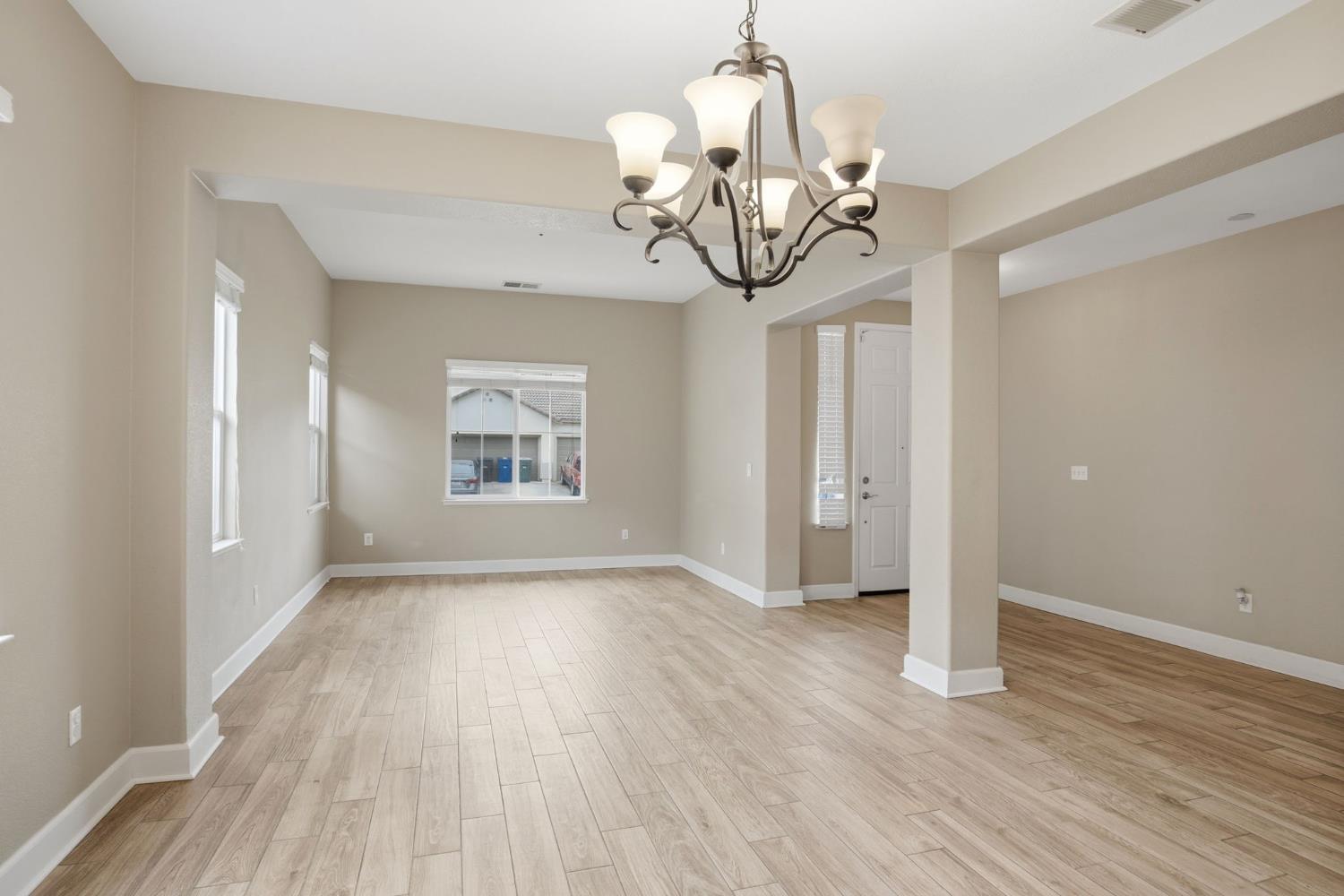 1527 Phlox Dr, Patterson, CA 95363