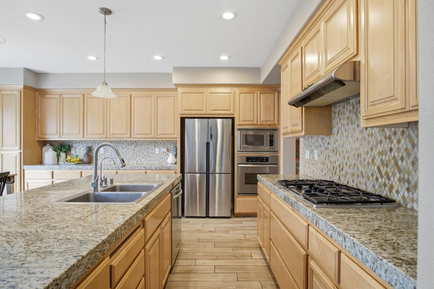 1527 Phlox Dr, Patterson, CA 95363