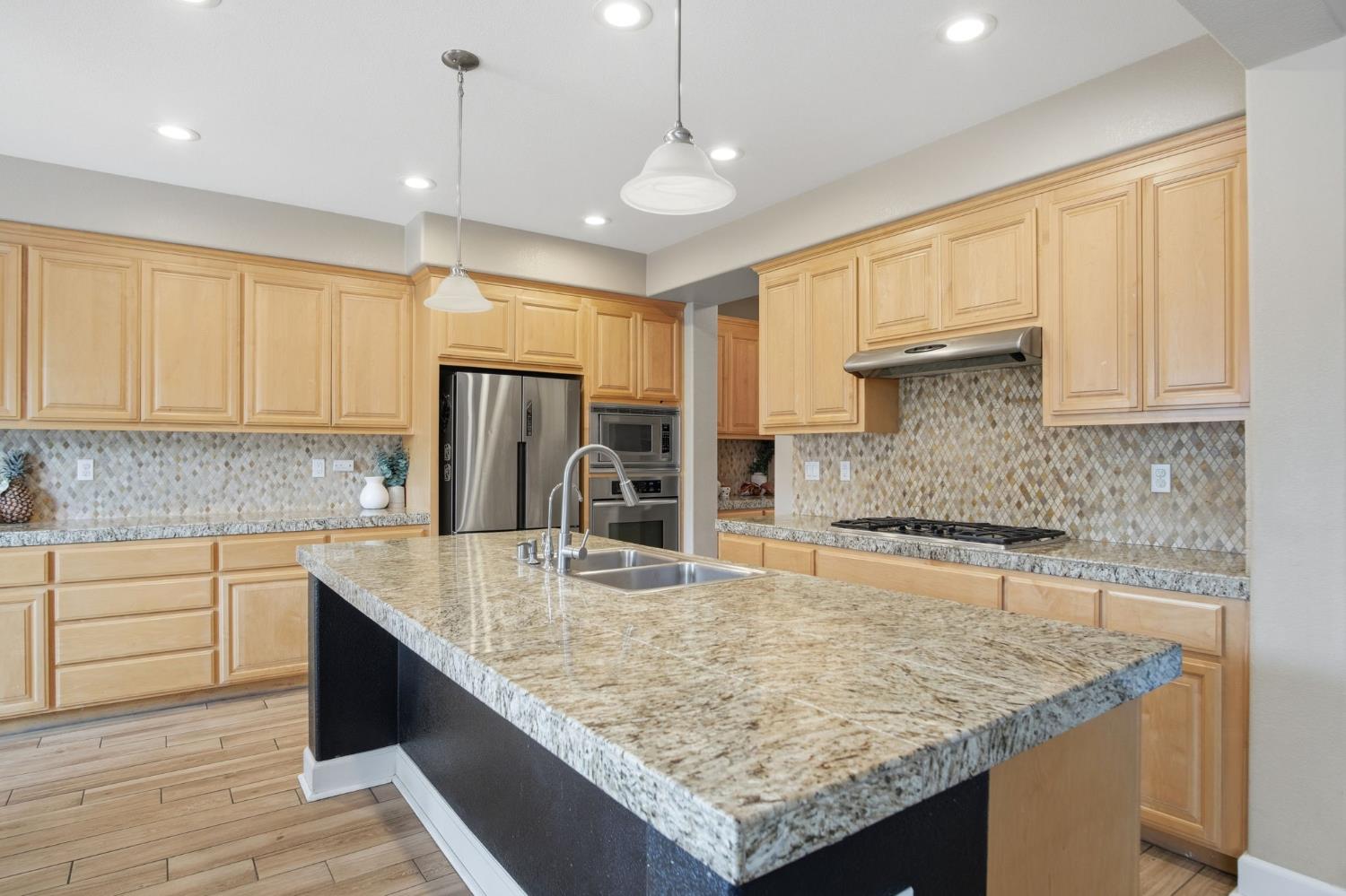 1527 Phlox Dr, Patterson, CA 95363