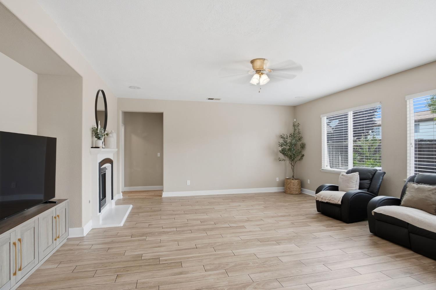 1527 Phlox Dr, Patterson, CA 95363