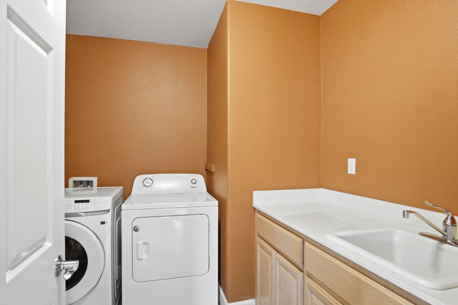 1527 Phlox Dr, Patterson, CA 95363