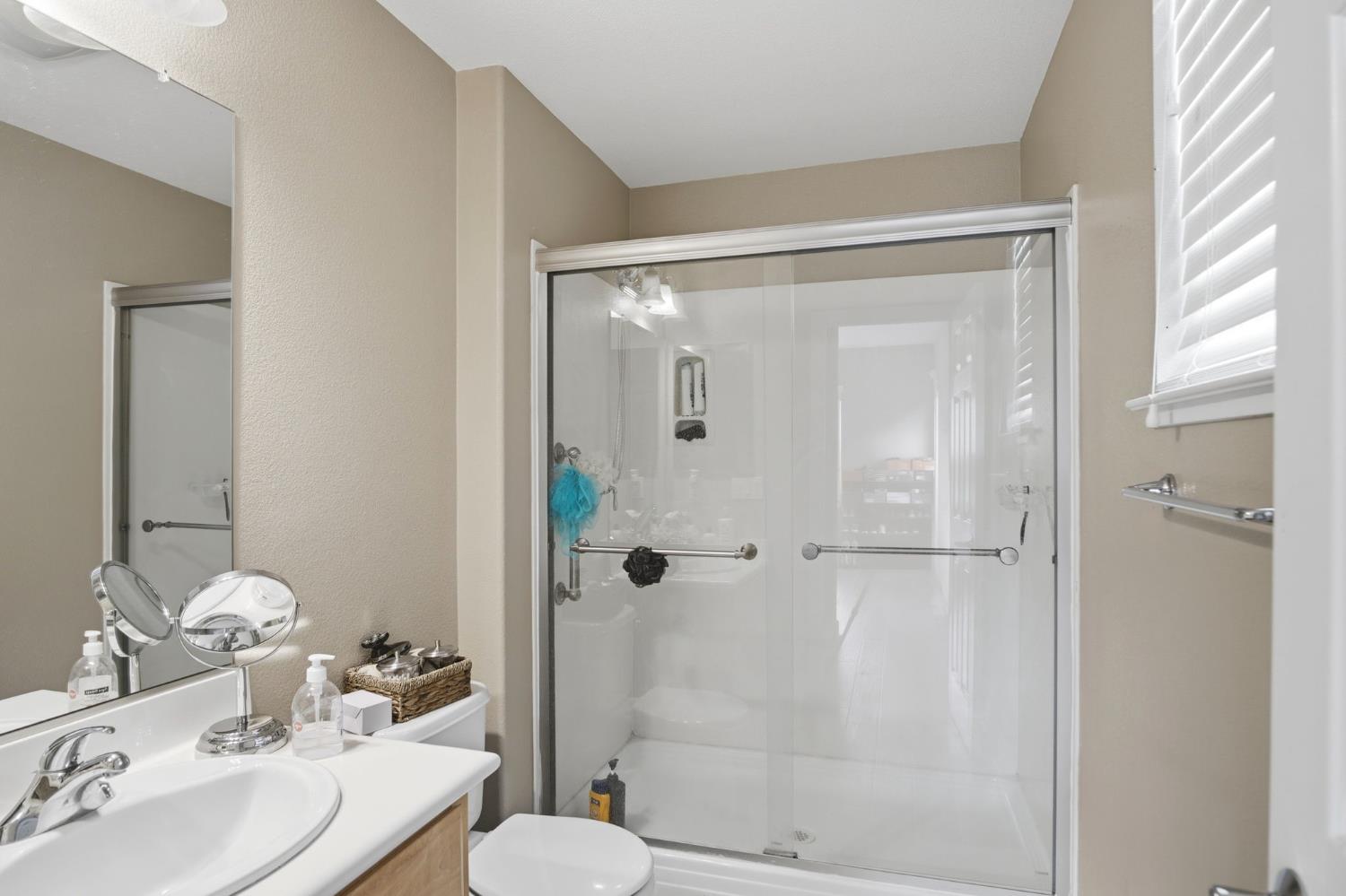 1527 Phlox Dr, Patterson, CA 95363