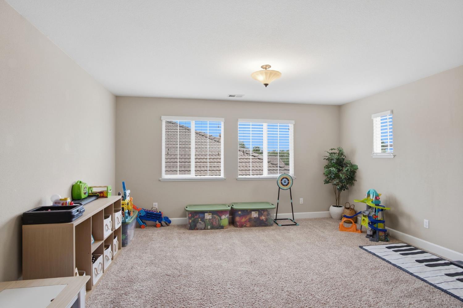 1527 Phlox Dr, Patterson, CA 95363