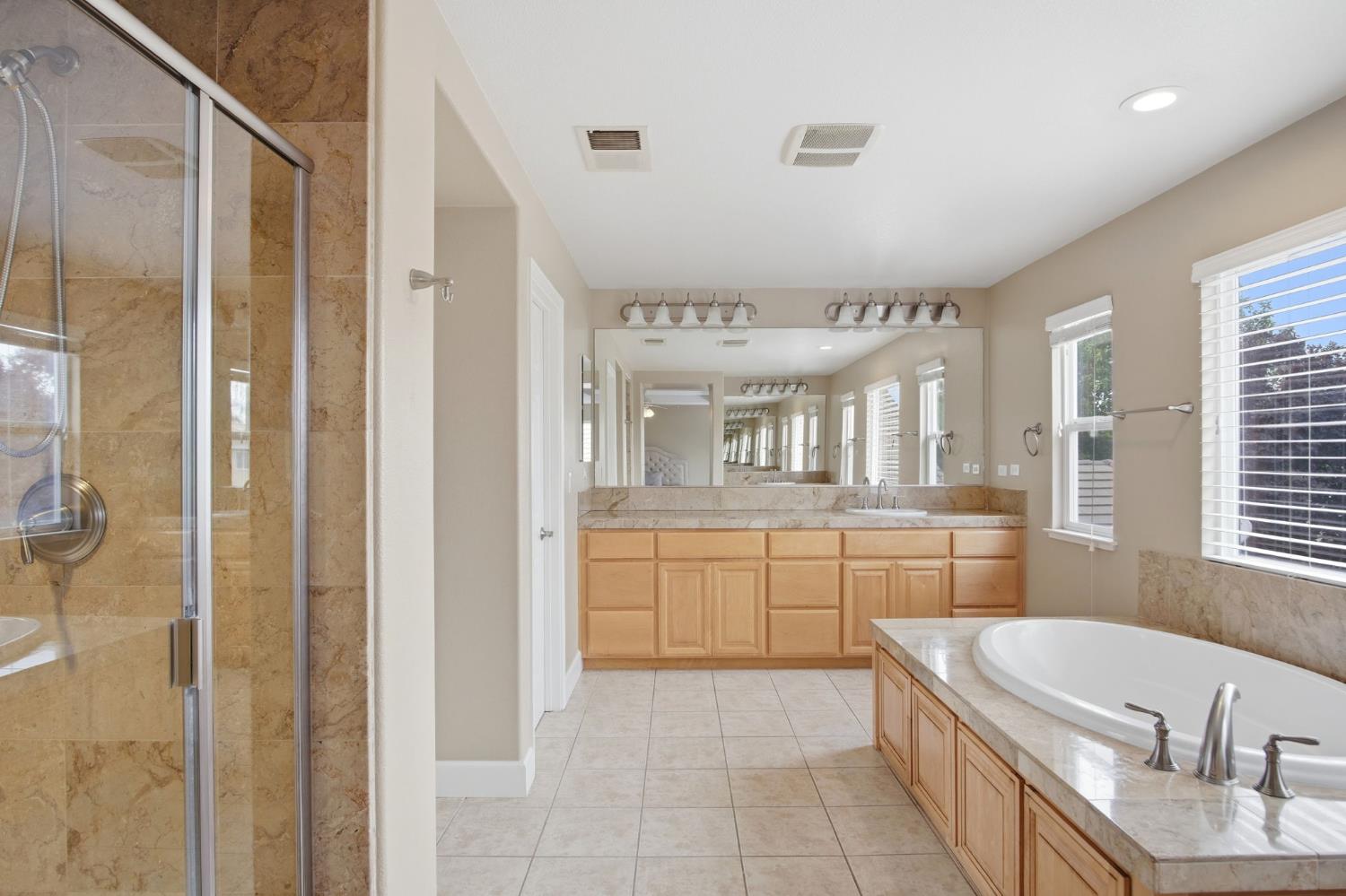 1527 Phlox Dr, Patterson, CA 95363