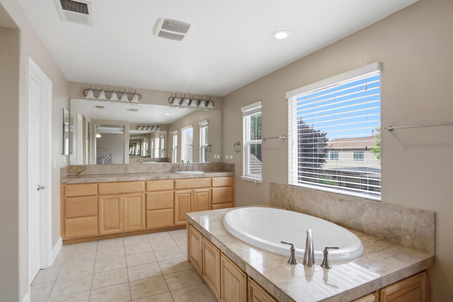 1527 Phlox Dr, Patterson, CA 95363