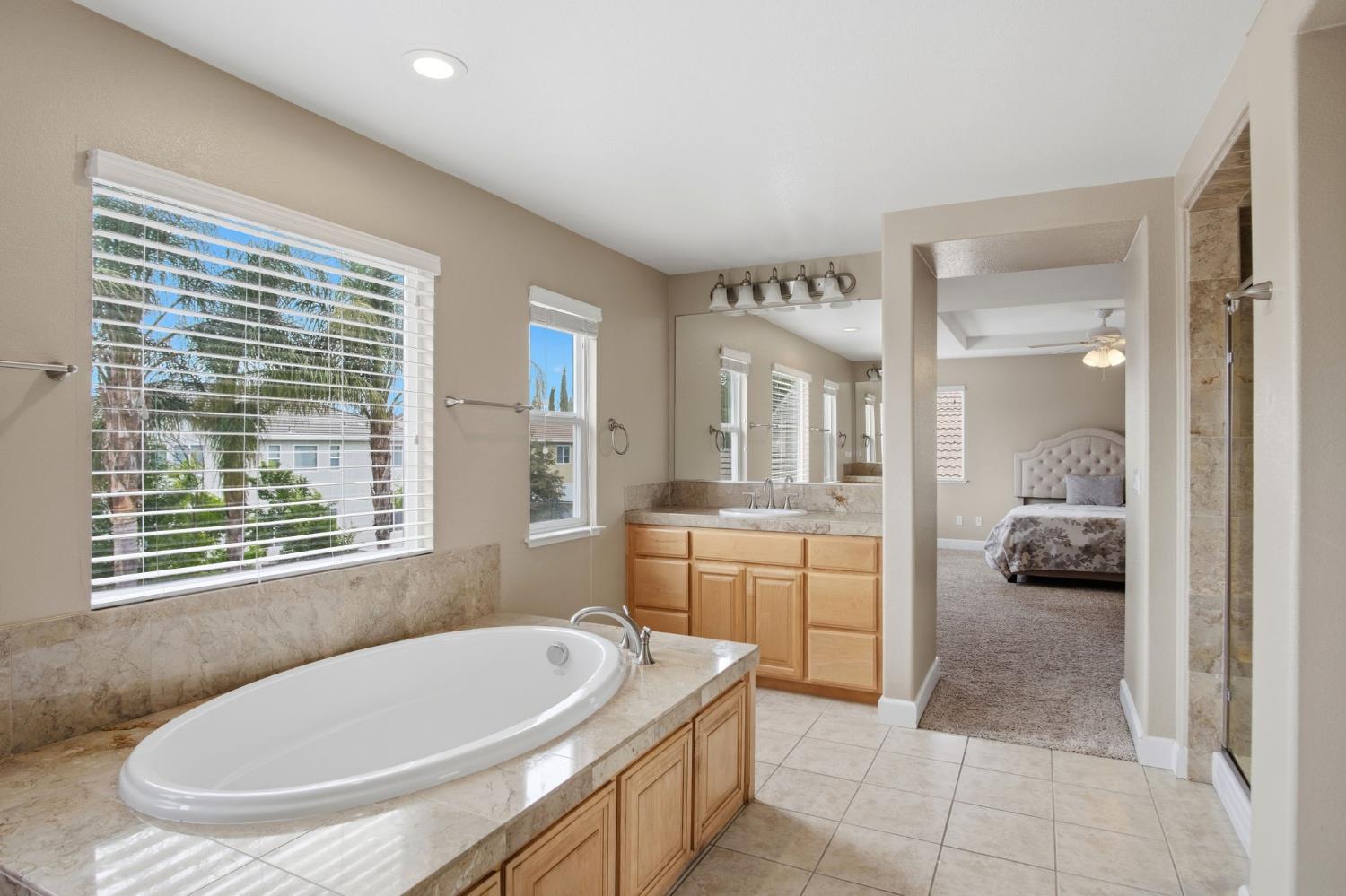 1527 Phlox Dr, Patterson, CA 95363