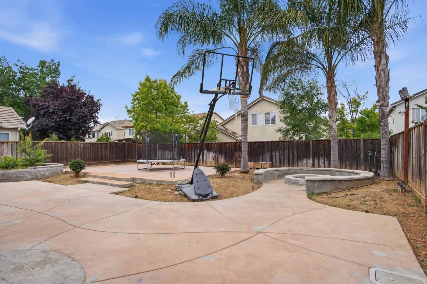 1527 Phlox Dr, Patterson, CA 95363