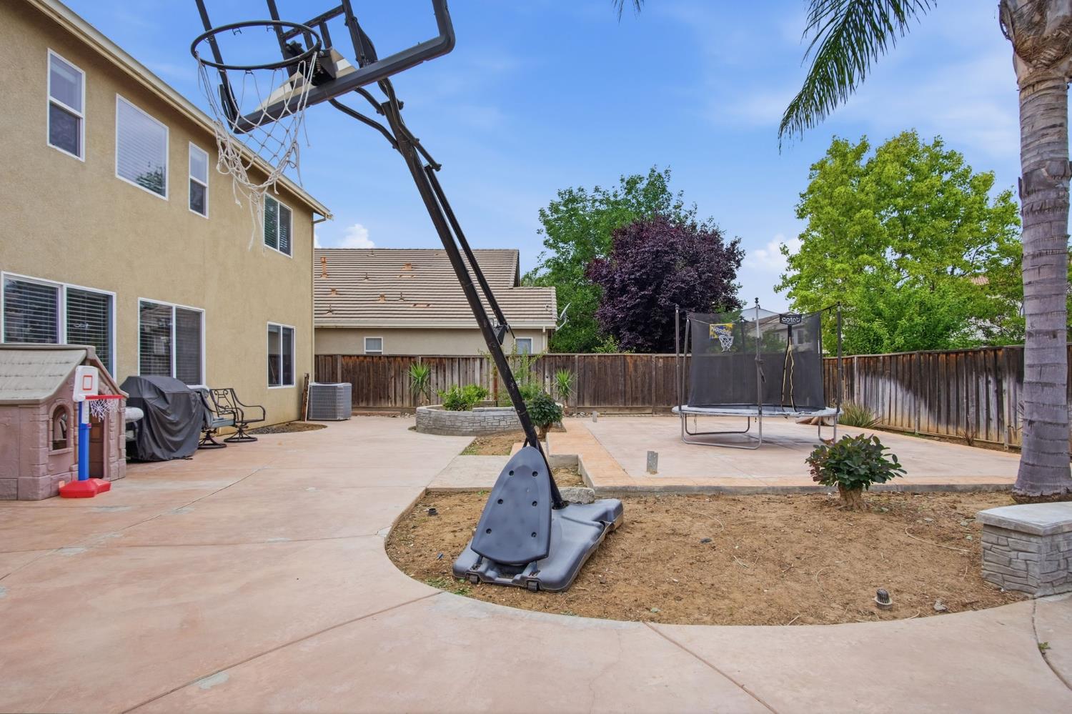 1527 Phlox Dr, Patterson, CA 95363