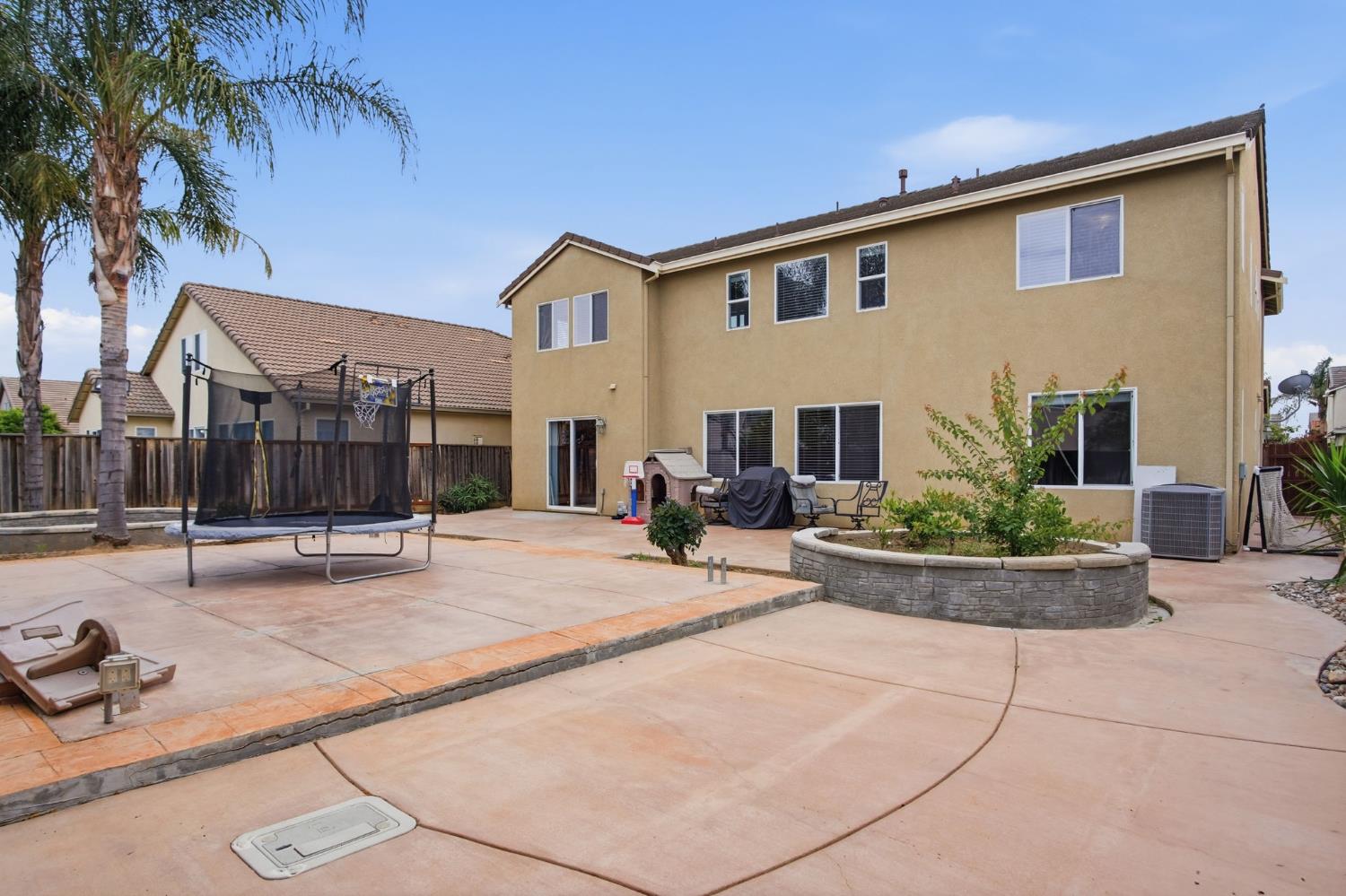 1527 Phlox Dr, Patterson, CA 95363