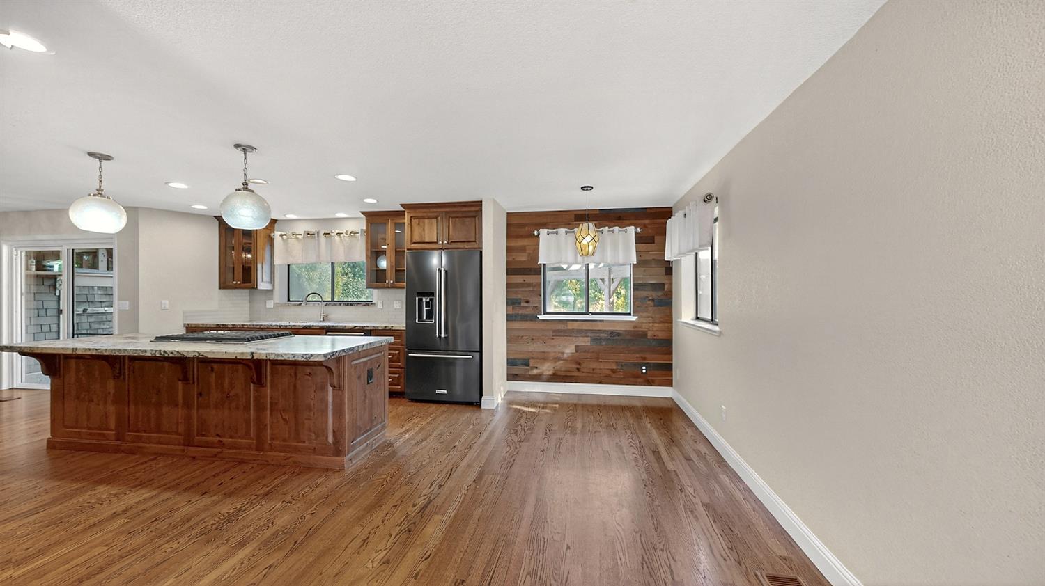 1174 River Bluff Dr, Oakdale, CA 95361