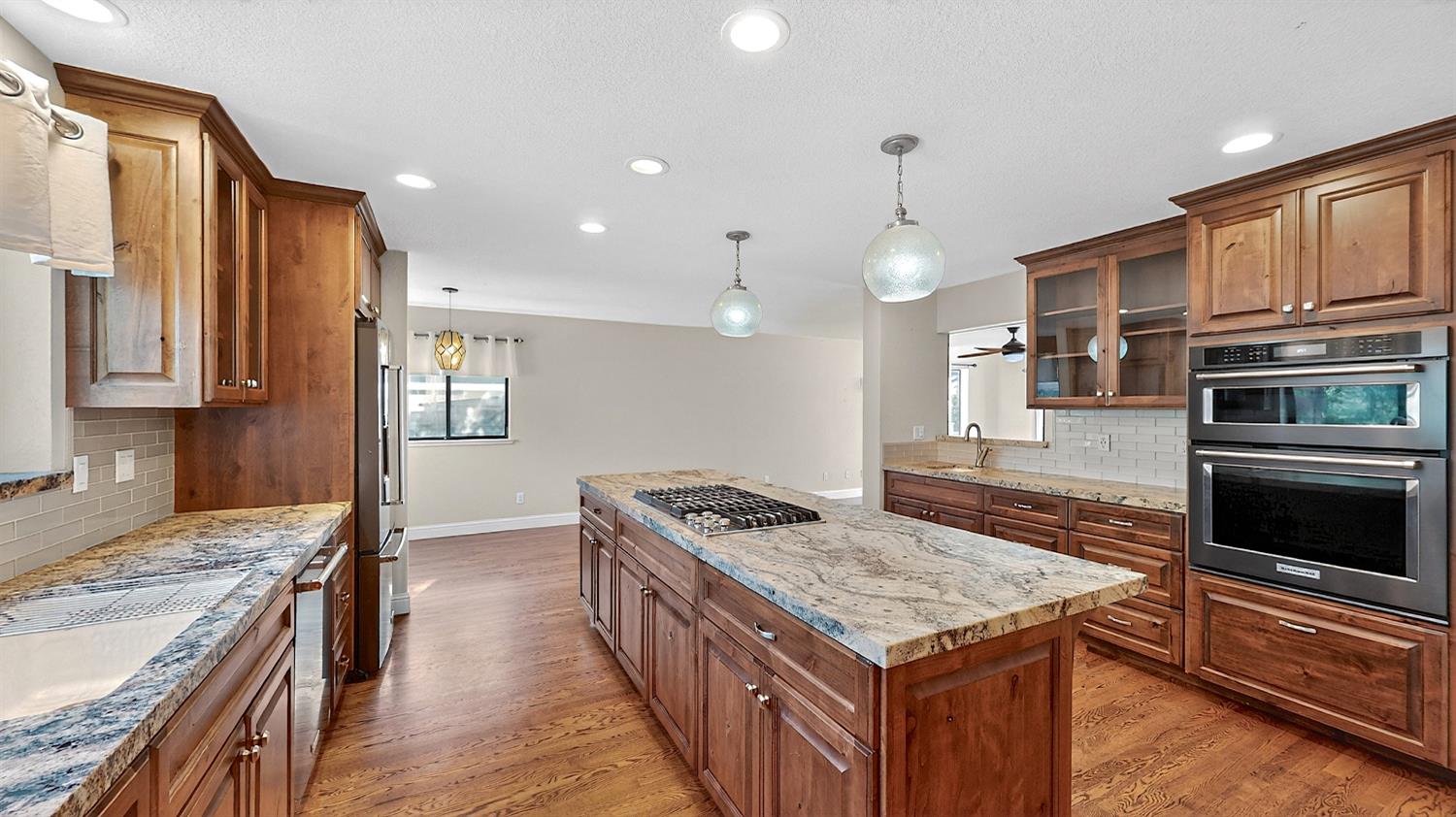 1174 River Bluff Dr, Oakdale, CA 95361