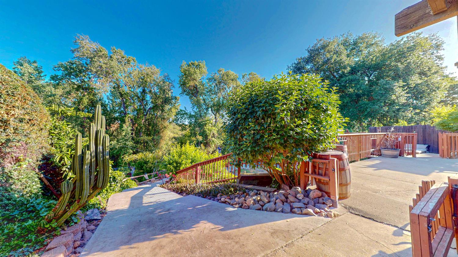 1174 River Bluff Dr, Oakdale, CA 95361