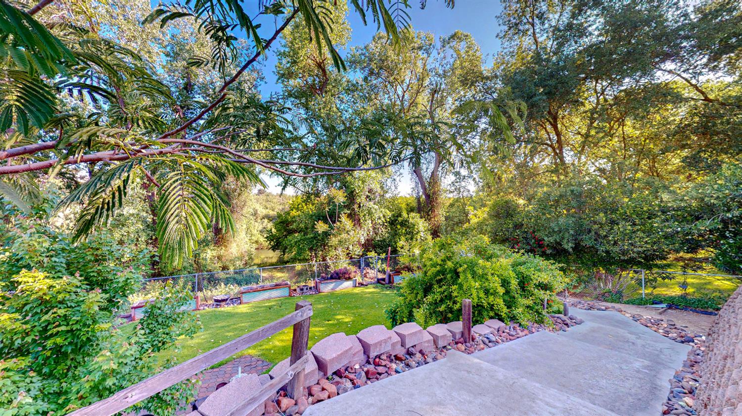 1174 River Bluff Dr, Oakdale, CA 95361