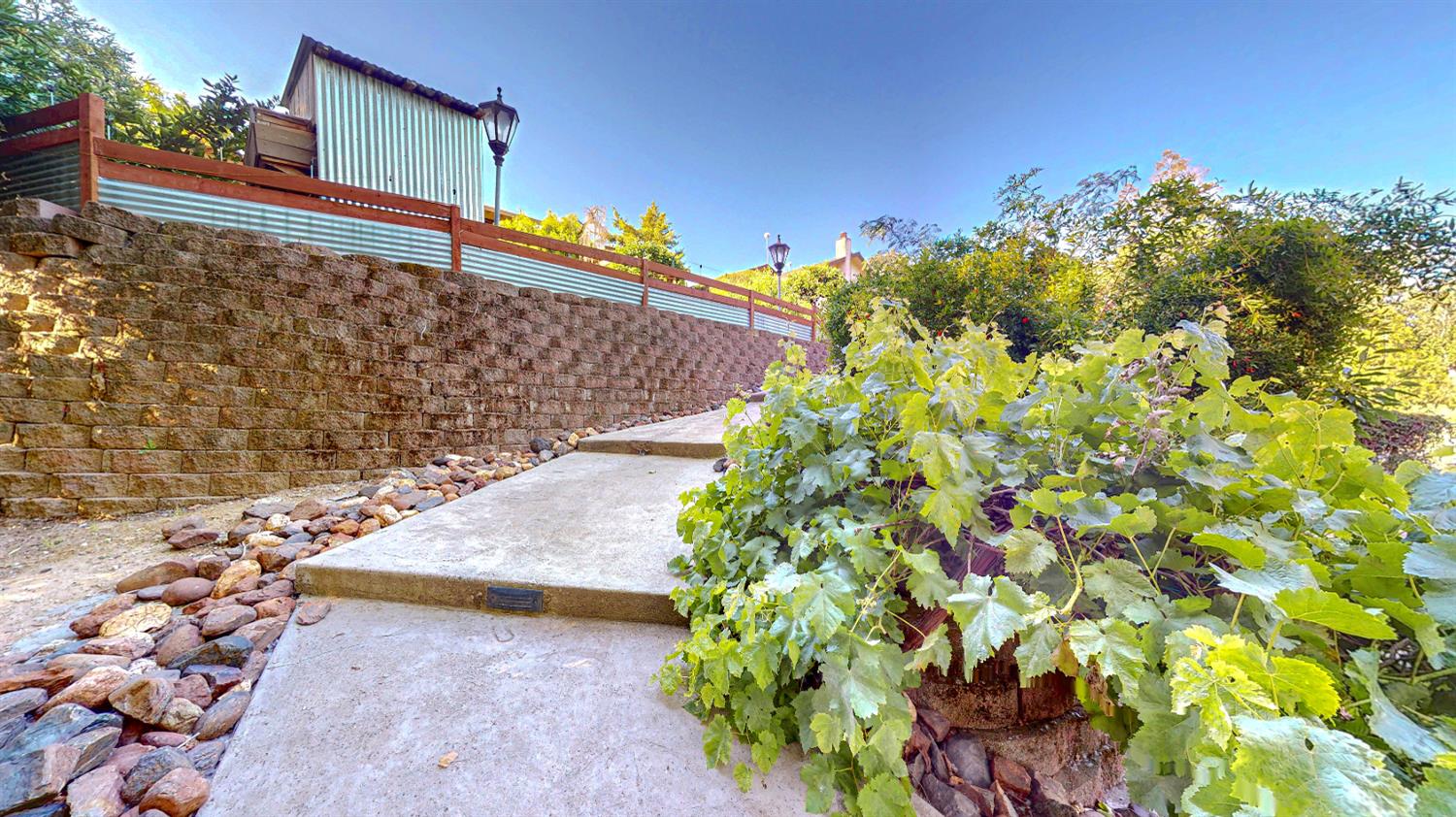 1174 River Bluff Dr, Oakdale, CA 95361