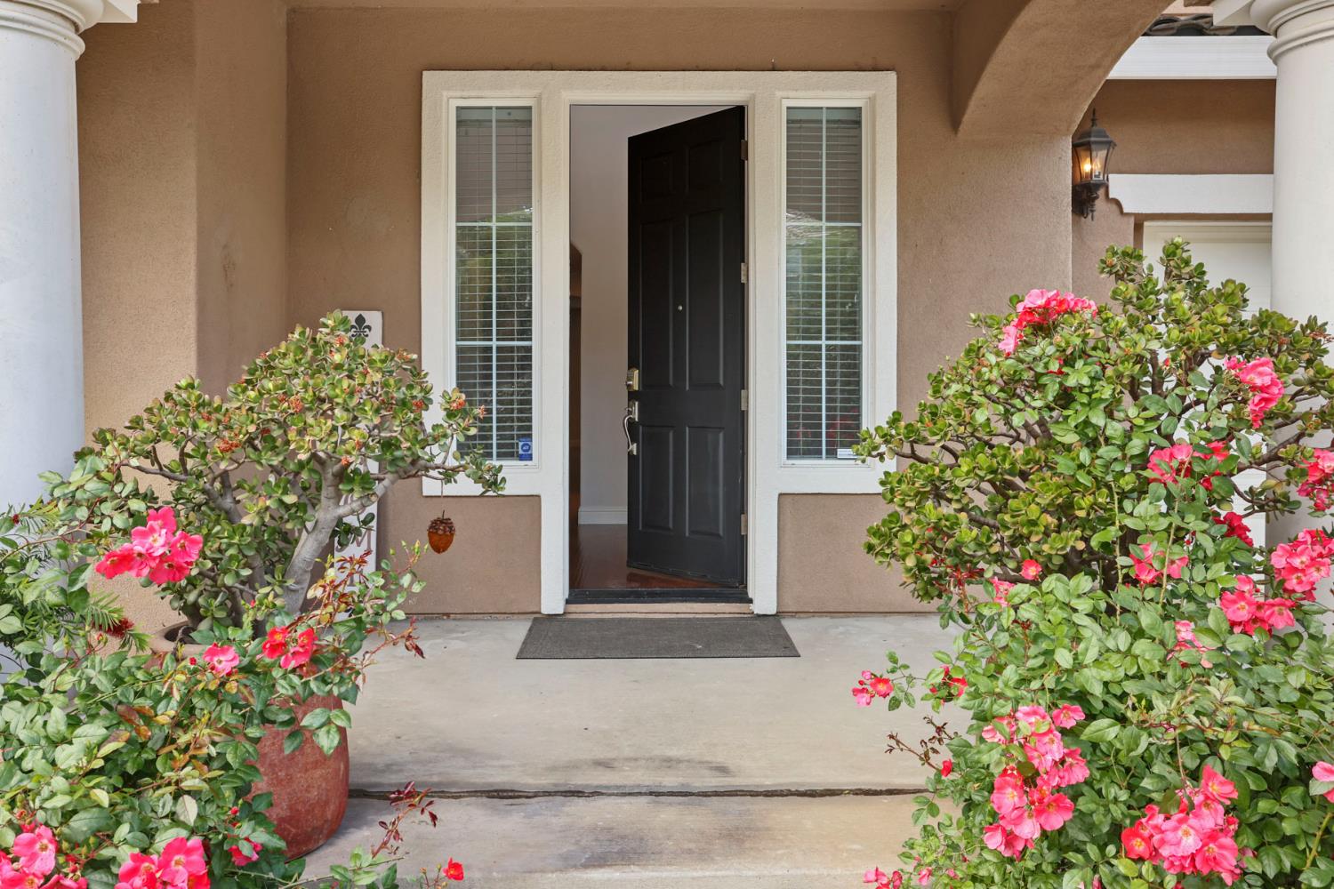 574 Mustang Dr, Oakdale, CA 95361
