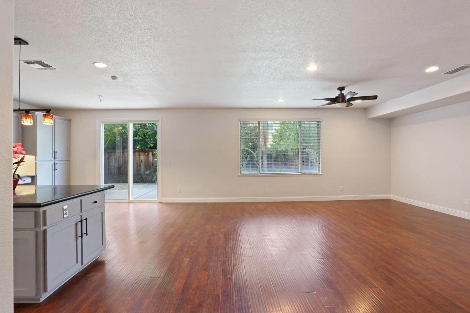 574 Mustang Dr, Oakdale, CA 95361