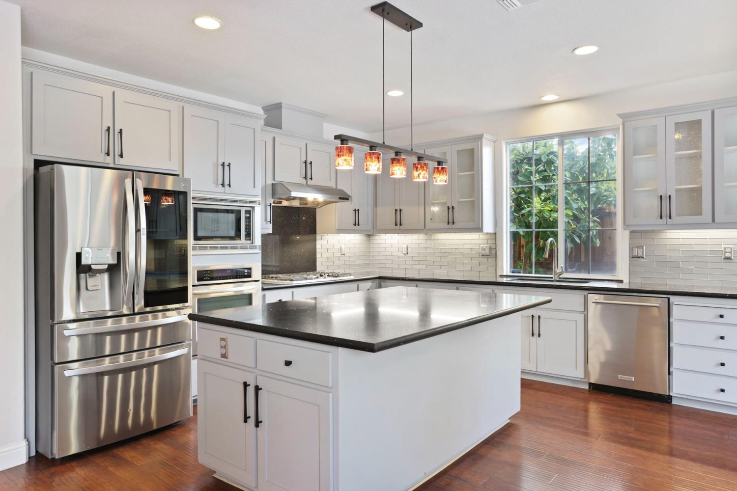 574 Mustang Dr, Oakdale, CA 95361
