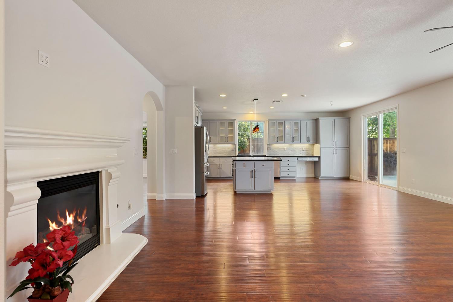 574 Mustang Dr, Oakdale, CA 95361