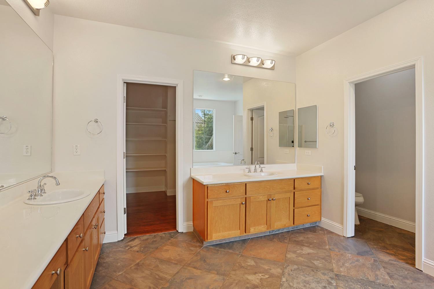 574 Mustang Dr, Oakdale, CA 95361