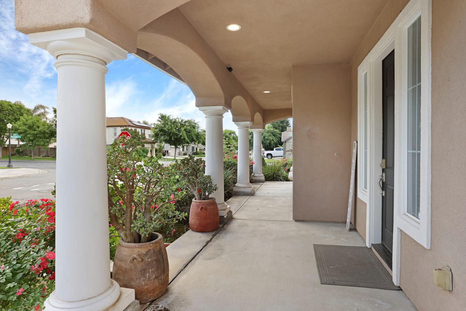 574 Mustang Dr, Oakdale, CA 95361