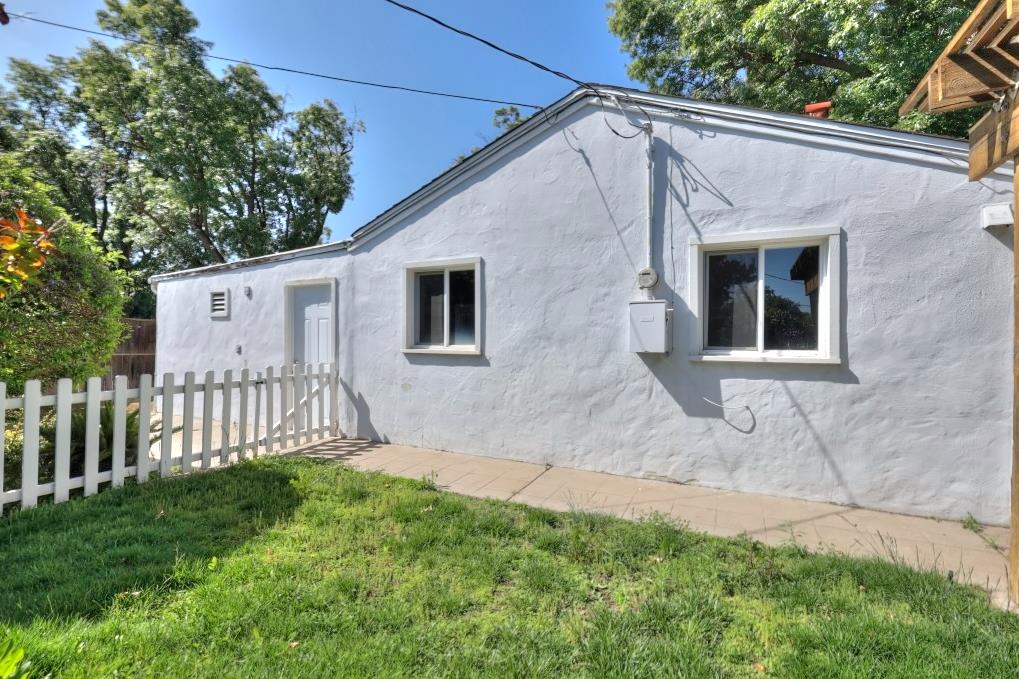 1713 Albany Ave, Modesto, CA 95350