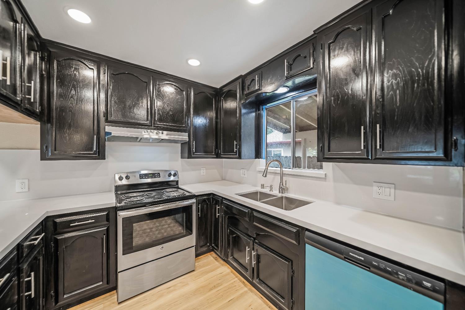 430 Becky Way, Waterford, CA 95386