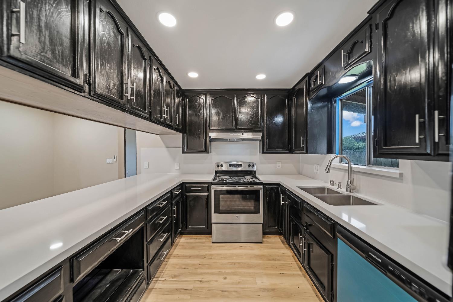 430 Becky Way, Waterford, CA 95386