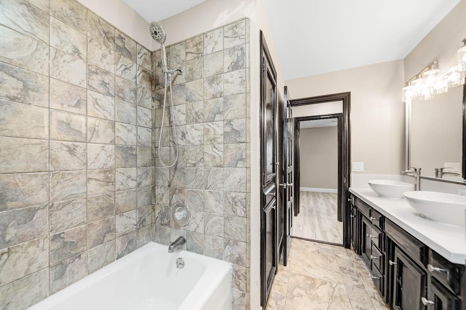 430 Becky Way, Waterford, CA 95386