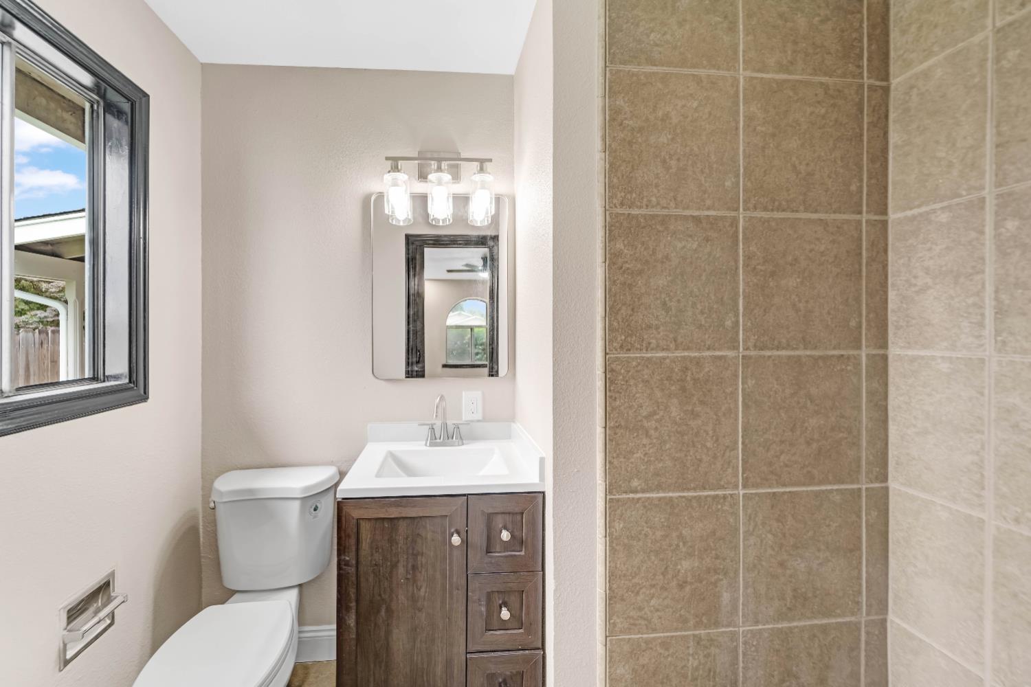 430 Becky Way, Waterford, CA 95386